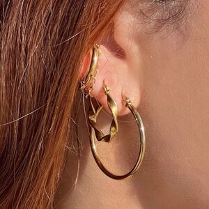 Ellie Vail - Laurette Medium Hoop Earring